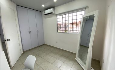 VENTA de CASA UNIFAMILIAR REMODELADA de ESQUINA en LAS CUMBRES - LH