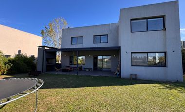ALQUILER DE CASA EN Escobar