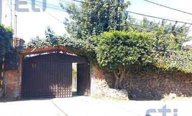 Terreno con 2 cabañas rústicas en Fraccionamiento cerrado en Santa Cecilia Tepetlapa