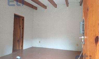 Terreno con 2 cabañas rústicas en Fraccionamiento cerrado en Santa Cecilia Tepetlapa