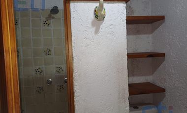 Terreno con 2 cabañas rústicas en Fraccionamiento cerrado en Santa Cecilia Tepetlapa