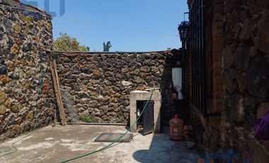 Terreno con 2 cabañas rústicas en Fraccionamiento cerrado en Santa Cecilia Tepetlapa