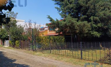 Terreno con 2 cabañas rústicas en Fraccionamiento cerrado en Santa Cecilia Tepetlapa