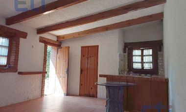 Terreno con 2 cabañas rústicas en Fraccionamiento cerrado en Santa Cecilia Tepetlapa