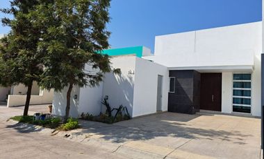 Casa En Renta de una planta en Residencial Bosque Real