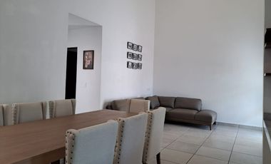 Casa En Renta de una planta en Residencial Bosque Real
