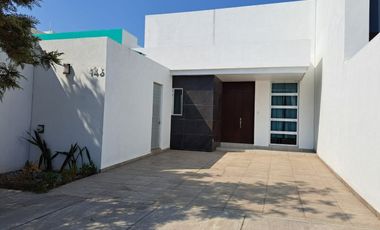 Casa En Renta de una planta en Residencial Bosque Real