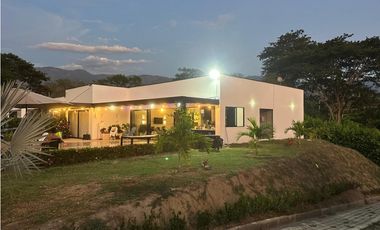 Venta Finca en Sopetrán, 2.800 mts, unidad cerrada 1 solo nivel