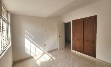 ARRIENDO CASA COMERCIAL  AVENIDA LAGOS 3