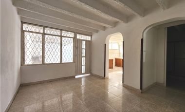 ARRIENDO CASA COMERCIAL  AVENIDA LAGOS 3