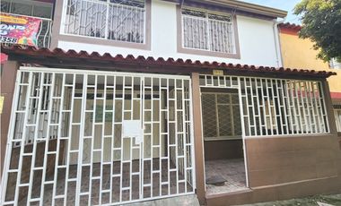 ARRIENDO CASA COMERCIAL  AVENIDA LAGOS 3