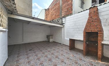 ARRIENDO CASA COMERCIAL  AVENIDA LAGOS 3