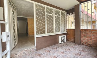 ARRIENDO CASA COMERCIAL  AVENIDA LAGOS 3