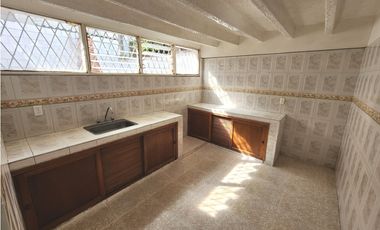 ARRIENDO CASA COMERCIAL  AVENIDA LAGOS 3