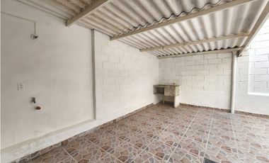 ARRIENDO CASA COMERCIAL  AVENIDA LAGOS 3