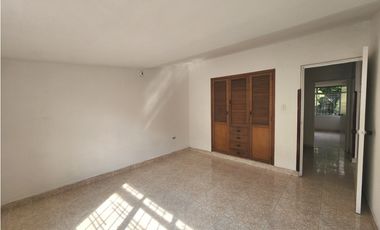 ARRIENDO CASA COMERCIAL  AVENIDA LAGOS 3