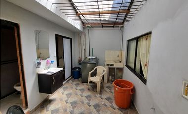Venta de casa segundo piso con apartaestudio