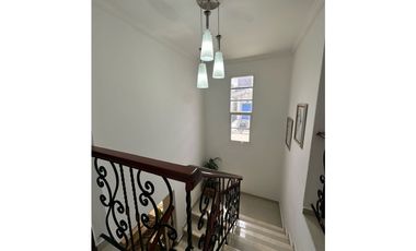 Hermosa Casa Conjunto de 2 niveles en Villa Santos