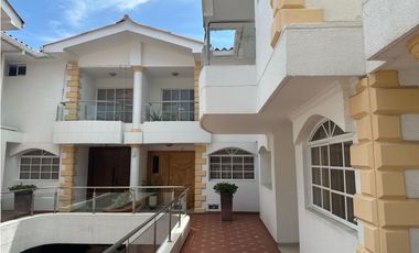 Hermosa Casa Conjunto de 2 niveles en Villa Santos