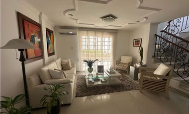 Hermosa Casa Conjunto de 2 niveles en Villa Santos