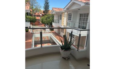 Hermosa Casa Conjunto de 2 niveles en Villa Santos