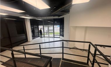 SE ARRIENDA HERMOSO Y AMPLIO LOCAL EN BULEVAR BOLIVAR