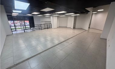 SE ARRIENDA HERMOSO Y AMPLIO LOCAL EN BULEVAR BOLIVAR