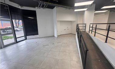 SE ARRIENDA HERMOSO Y AMPLIO LOCAL EN BULEVAR BOLIVAR