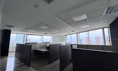 SE  VENDE O SE ARRIENDA  OFICINA EN EL POBLADO