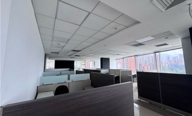 SE  VENDE O SE ARRIENDA  OFICINA EN EL POBLADO