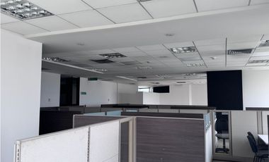 SE  VENDE O SE ARRIENDA  OFICINA EN EL POBLADO