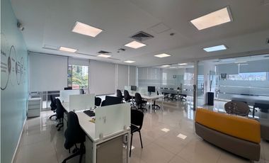 SE  VENDE O SE ARRIENDA  OFICINA EN EL POBLADO