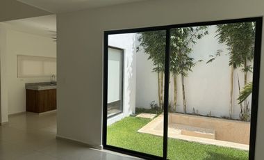 Casa de una planta en venta en privada Cholul.