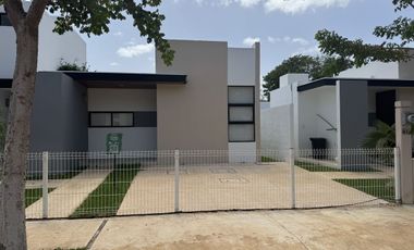 Casa de una planta en venta en privada Cholul.