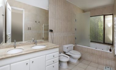 Casa en Venta, Av Golf de Manquehue