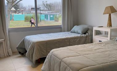 Casa en venta / alquiler, pileta. 3 dormitorios. Barrio Cerrado, Escobar