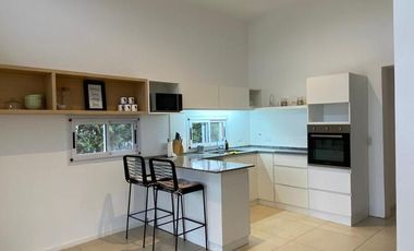 Casa en venta / alquiler, pileta. 3 dormitorios. Barrio Cerrado, Escobar