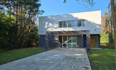 Casa en venta a estrenar en Golfersc.c.  Apto crédito.