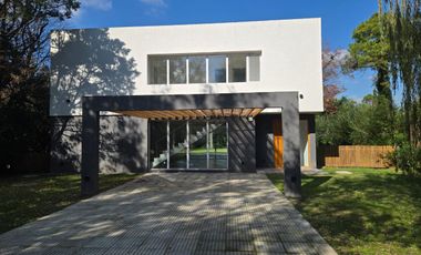 Casa en venta a estrenar en Golfersc.c.  Apto crédito.
