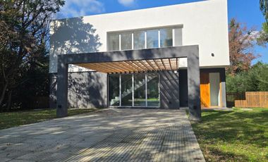 Casa en venta a estrenar en Golfersc.c.  Apto crédito.
