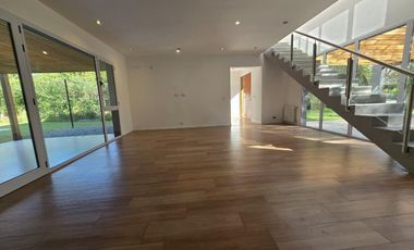 Casa en venta a estrenar en Golfersc.c.  Apto crédito.