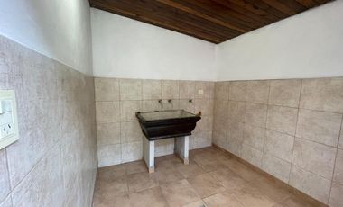 Casa en Alquiler en tomas guido al 500, moron