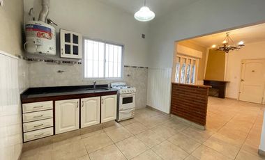 Casa en Alquiler en tomas guido al 500, moron