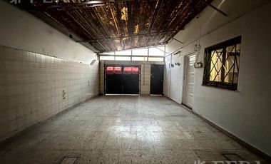 Venta de casa de 3 ambientes con cochera3 en Villa Dominico
