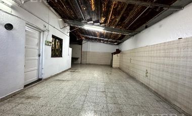 Venta de casa de 3 ambientes con cochera3 en Villa Dominico