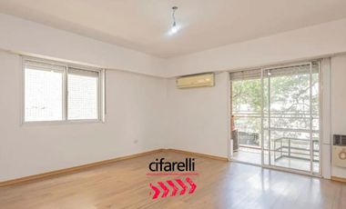 Alquiler - 4 ambientes - cochera - con balcon al frente