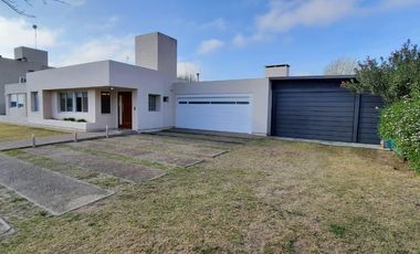 Casa en Los Mimbres - Barrio Cerrado