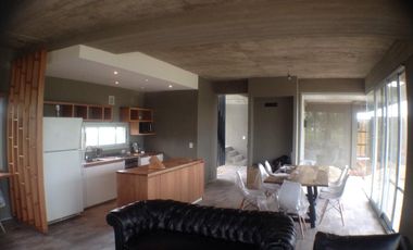 Casa amoblada en alquiler, barrio San Benito, lote al río