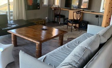 Casa amoblada en alquiler, barrio San Benito, lote al río