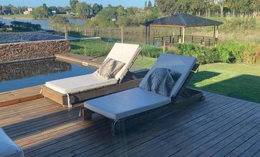 Casa amoblada en alquiler, barrio San Benito, lote al río